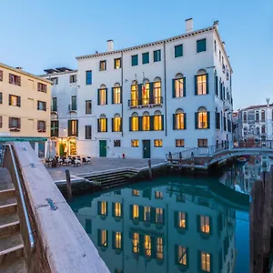 https://palazzo-morosini-degli-spezieri.hotelslidodijesolo.com